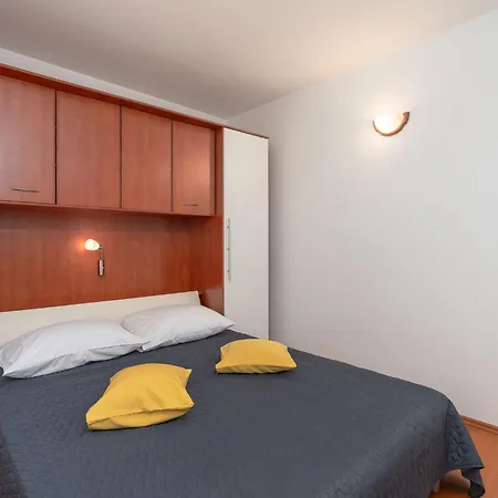 Nyaraló Nikolina By Interhome *