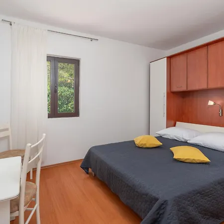 Nyaraló Nikolina By Interhome Vir