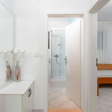 Сasa de vacaciones Nikolina By Interhome *